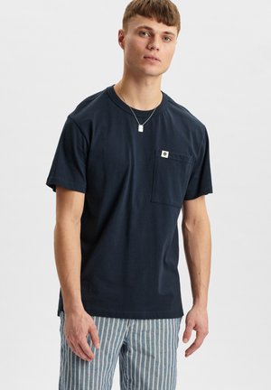 AKRUNE NOOS - Basic T-shirt - sky captain
