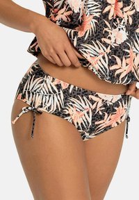 Ensemble de bikini avec une base noire ornée de motifs floraux et de feuilles en pêche et blanc. Comprend des liens réglables sur le bas du bikini.