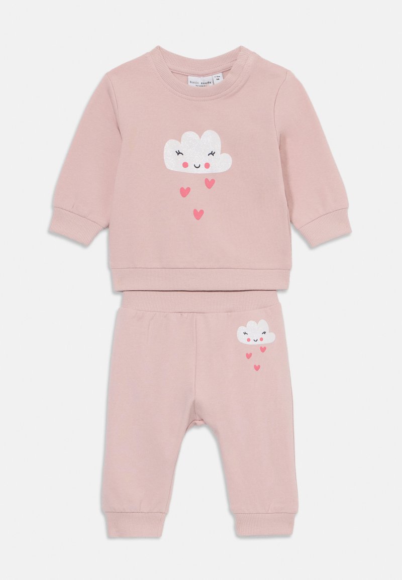 Zweiteiliges Set aus pinkem Baumwollstoff, bestehend aus einem Sweatshirt mit einem lächelnden Wolkendesign und pinken Herzen, kombiniert mit passenden Hosen.