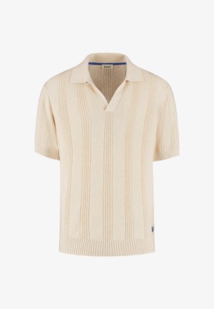 Krems krāsas īsām piedurknēm adīta polo krekls ar teksturētu dizainu, V veida kaklu, ribotiem piedurkņu galiem un etiķeti kreisajā lejas stūrī.