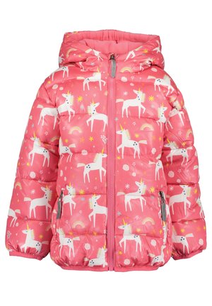 Różowa ocieplana kurtka dziecięca z kapturem, ozdobiona białymi jednorożcami, tęczami, gwiazdkami i kwiatami, z przednim zamkiem błyskawicznym i bocznymi kieszeniami.