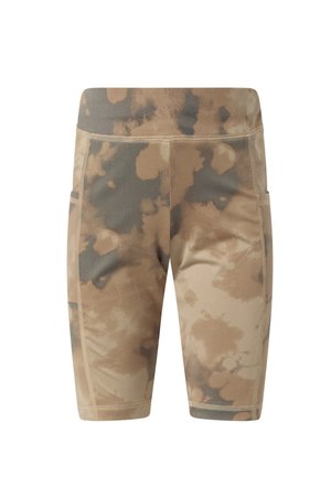 Shorts taille haute, longueur jusqu'aux genoux, avec un motif camouflage abstrait marron et gris, et des poches latérales.