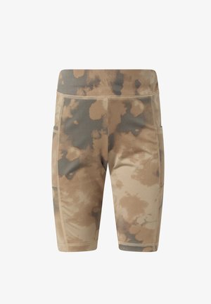 Shorts taille haute, longueur jusqu'aux genoux, avec un motif camouflage abstrait marron et gris, et des poches latérales.