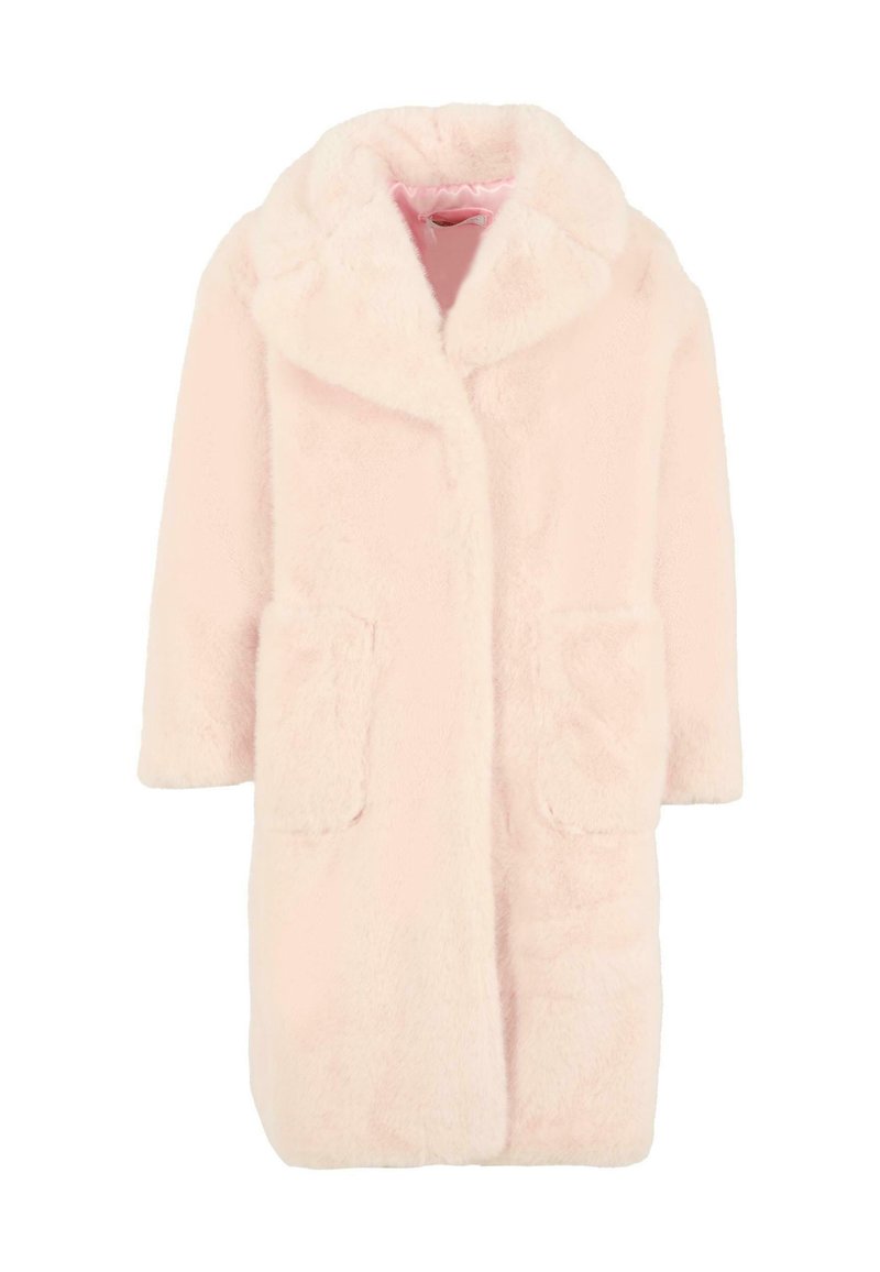 Cappotto in finta pelliccia rosa chiaro e morbido, con colletto ampio, maniche lunghe, due tasche frontali a toppa e una fodera interna in satin liscio.