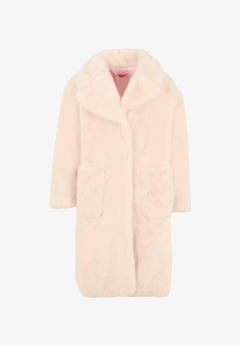 Cappotto in finta pelliccia rosa chiaro e morbido, con colletto ampio, maniche lunghe, due tasche frontali a toppa e una fodera interna in satin liscio.