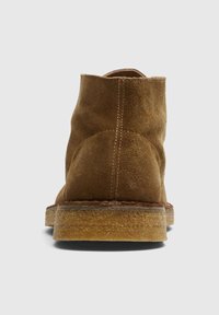 Selected Homme SLHRICCO CHUKKA - Lace-up ankle boots - tobacco brown