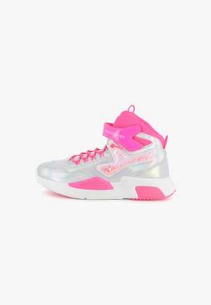 Sneakers high-top con una brillante combinazione di colori argento e rosa, dotati di tomaia riflettente, cinturino regolabile e dettagli decorati.