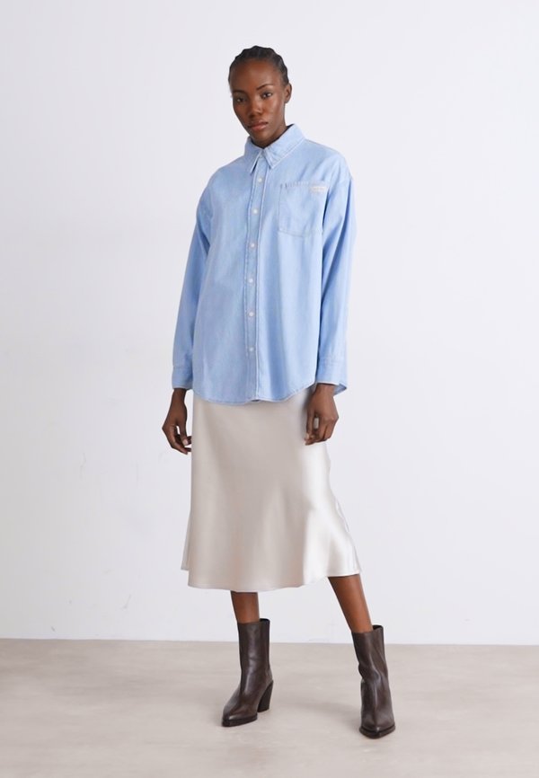 OVERSIZED - Button-down blouse - denim light3