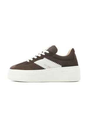 Trainers - brown