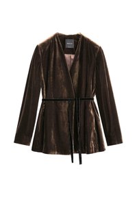 Brun fløjlsjakke med lange ærmer, v-hals og matchende stofbælte. Glat tekstur med subtil glans.