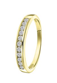 Goldring mit einem glatten Band und einer Reihe von acht runden, klaren Steinen, die auf einer polierten Fläche auf einer Seite eingesetzt sind.