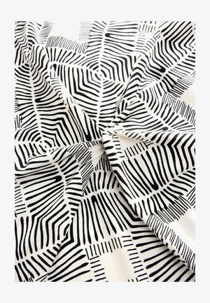 Tissu noir et blanc présentant un motif rayé abstrait audacieux avec des largeurs de lignes et des textures variées, agencé de manière chevauchante.