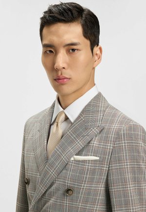 Tie - open white eleven