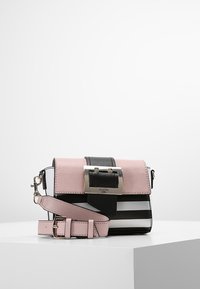 Guess TORI MINI CROSSBODY FLAP - Torba na ramię