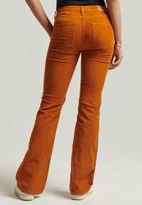 Superdry & Co Vaqueros a campana - orange