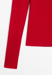 Rotes Langarmoberteil aus geripptem Stoff. Verfügt über ein körpernahes Design und einen geraden Saum, der eine glatte Textur zur Geltung bringt.
