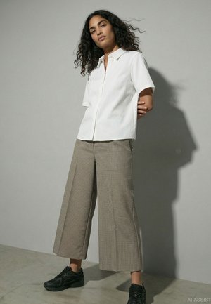 HYPEDROP, Short sleeved HDHAILEY BOXY - Button-down blouse - cloud dancer