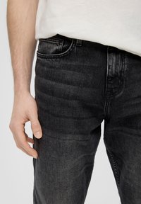 QS REGULAR FIT MID RISE  - Jean droit - anthrazit