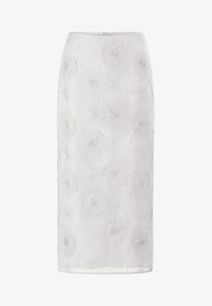 Fehér ceruzaszoknya áttetsző réteggel, nagy virágmintákkal hímzett, a virágok közepén apró gyöngy részletekkel.