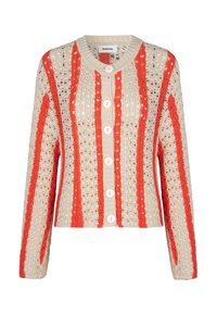 Gehäkelte Strickjacke mit orangefarbenen und beigen Streifen, ausgestattet mit einem runden Halsausschnitt und fünf großen weißen Knöpfen auf der Vorderseite.