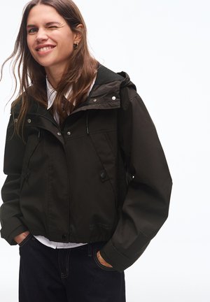 Bershka WITH WATER-RESISTANT WINTER-RESISTANT HOOD - Outdoor jacket - black