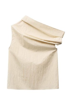 Cremfarbene ärmellose Bluse mit asymmetrischem, drapiertem Kragen. Hergestellt aus strukturiertem Stoff, zeichnet sie sich durch weiche, fließende Linien und eine lockere Passform aus.