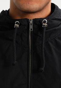 Urban Classics Párka - black