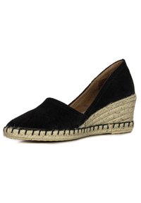 Espadrille de cuña de ante negro con punta afilada, tacón envuelto en yute y costuras negras a lo largo de la suela, presentando una textura natural.