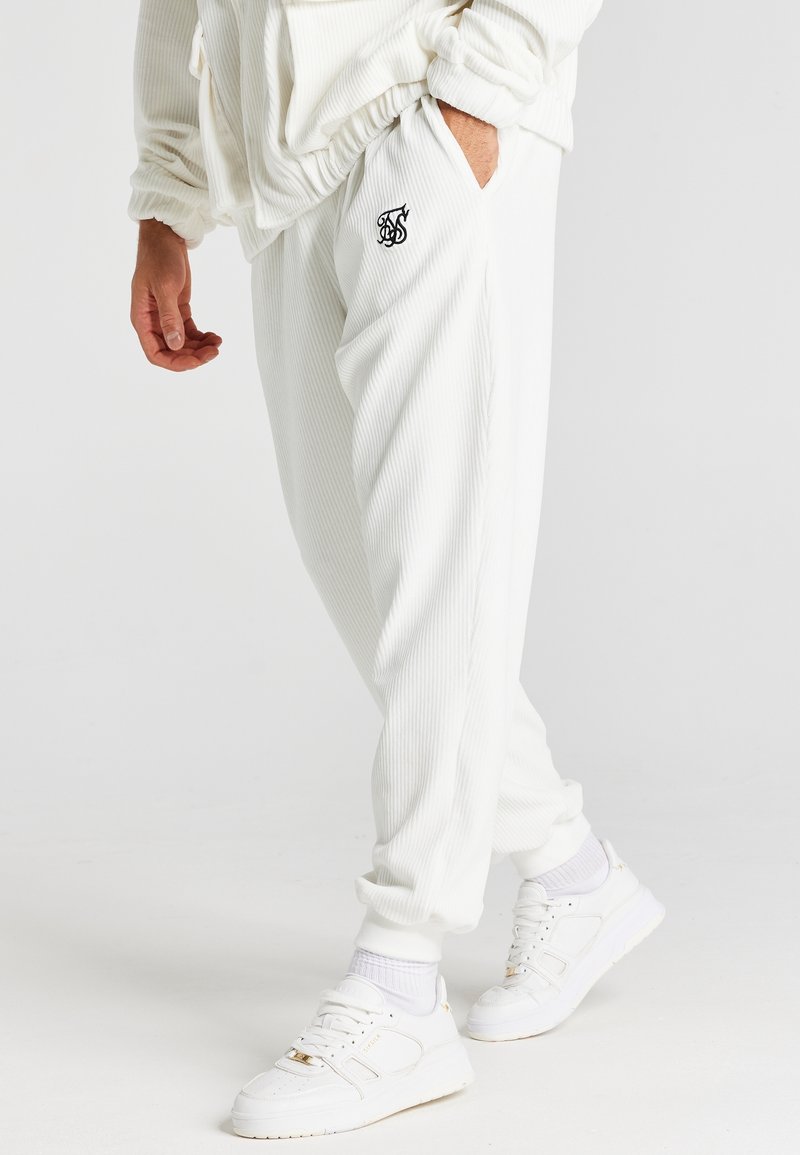 SIKSILK Träningsbyxor - off-white