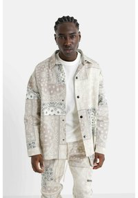 BANDANA PATCHWORK JACKET - Abrigo corto - beige