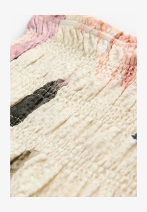 Strukturiertes, helles Creme-Stoff mit subtilen Falten; zeigt abstrakte dunkle und pastellfarbene Formen. Weiche und leicht zerknitterte Oberfläche.