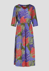 Bloemrijke jurk met een V-hals, driekwart mouwen en een elastische tailleband. Gemaakt van kleurrijke stof met grote rode, paarse en groene bladeren.
