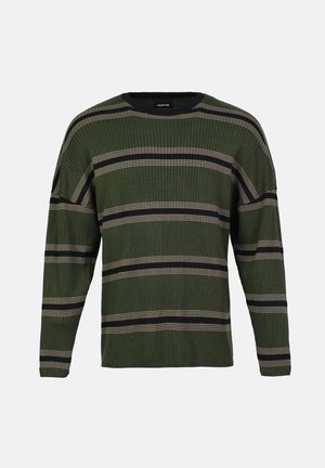 Grøn rippet langærmet sweater med sorte og beige vandrette striber og rund halsudskæring.