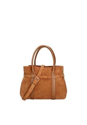 Borsa a mano in camoscio marrone e pelle con due manici e tracolla regolabile con fibbia, forma rettangolare strutturata su sfondo bianco.