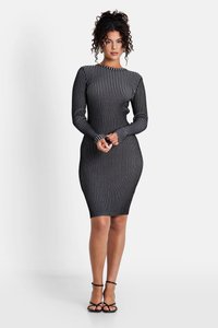 Sort og grå stribet bodycon-kjole med lange ærmer, rund halsudskæring og knælang kant. Fremstillet af ribbet stof, designet til at sidde tæt.