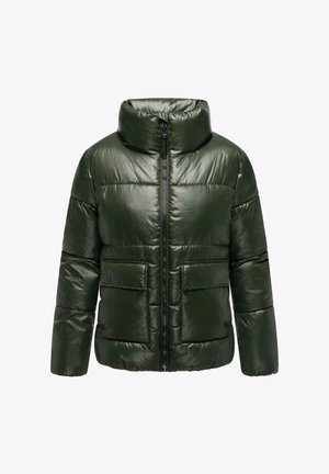 Zelená nafúknutá bunda s vysokým golierom, lesklým povrchom, predným zipsom a dvoma veľkými klopovými vreckami. Navrhnutá s horizontálnym prešívaním.