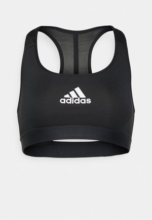 Sostén deportivo negro con una textura suave, diseño de espalda nadadora y logotipo blanco de Adidas en la parte frontal. Presenta una banda ancha en la parte inferior.
