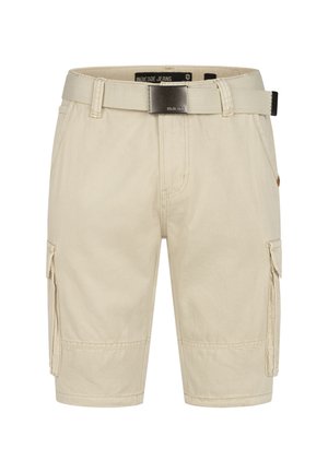 Pantalones cortos cargo beige con una tela texturizada, que cuentan con bolsillos laterales, trabillas para el cinturón y un cinturón a juego. Diseño simple y corte recto.