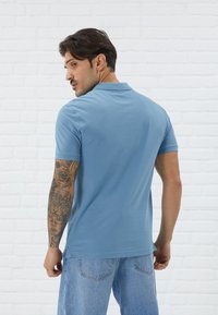 Thumbnail Image 3