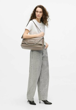 KARL LAGERFELD, K/ESSENTIAL PLIE MD FLAP SHB - Sac à main - ash grey