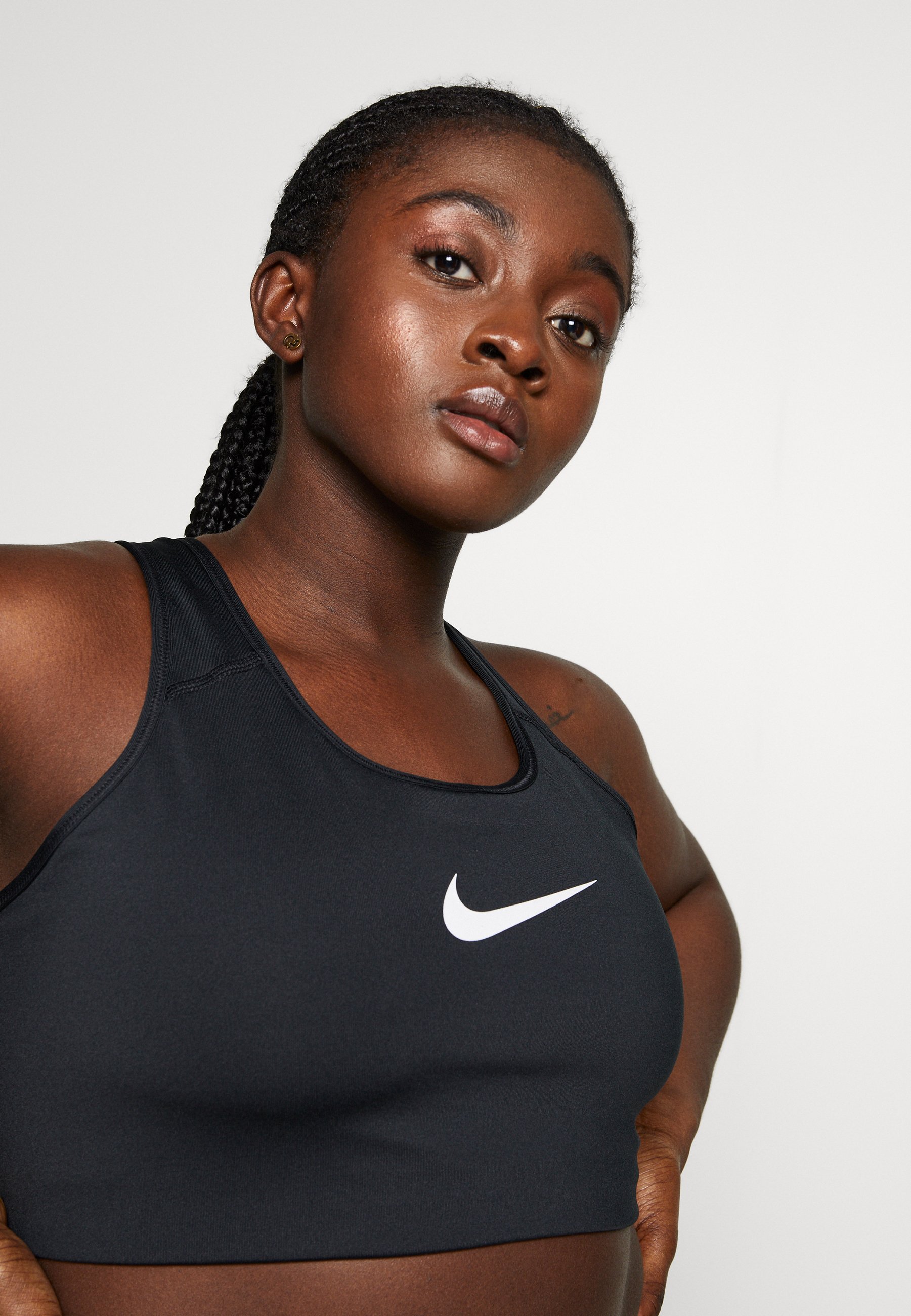 Nike Performance NIKE SPORT-BH MIT MITTLEREM HALT OHNE POLSTER (GROSSE  GRÖSSE) - Sport-bh met medium support - black/white/Zwart - Zalando.nl