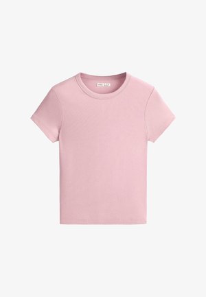 Maglietta in cotone rosa morbido a maniche corte con scollo rotondo e cuciture semplici, distesa su uno sfondo bianco.