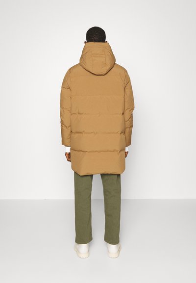 Holzweiler LOM JACKET - Casaco de penas - brown