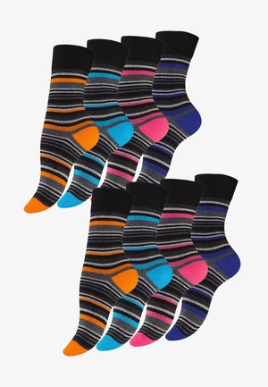 Chaussettes rayées présentant des couleurs noires, grises et vives comme l'orange, le bleu, le rose. Bord-côtes aux chevilles et accents de couleur contrastante au bout.