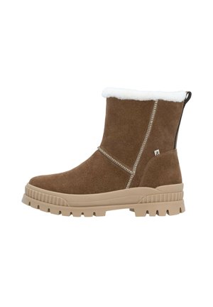 Bottes ankle en suède marron avec une doublure en fourrure blanche, des coutures contrastées et une semelle en caoutchouc beige dotée d'un motif de traction texturé.