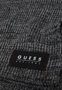 Guess - Szal