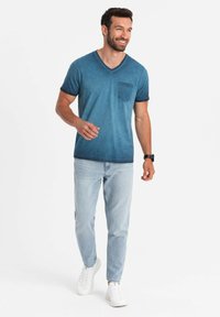 Ombre V-NECK WITH POCKET  - Jednoduché tričko - navy blue