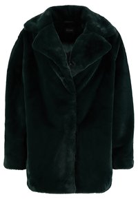 Syvänvihreä tekoturkistakki lovikauluksella, pitkillä hihoilla ja pehmeällä pinnalla. Etuosassa napillinen kiinnitys ja rento istuvuus.