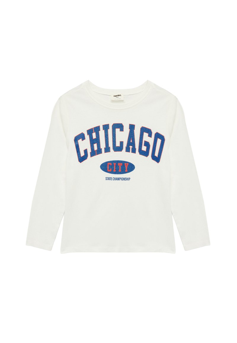 Biała koszulka z długim rękawem z napisem "CHICAGO CITY" i "STATE CHAMPIONSHIP" w wyróżniających się niebieskich i czerwonych literach, wykonana z bawełny, z dekoltem okrągłym.