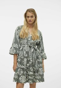 Vero Moda ZERA  - Dnevna haljina - laurel wreath